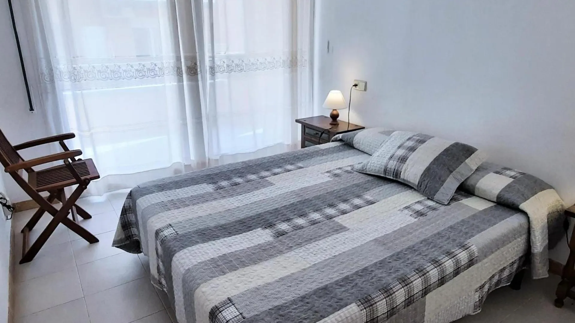 Apartamento En Llanca Con Piscina Comunitaria Y Terraza, A 10 Minutos De La Playa - Es-170-32 0*,  Spain
