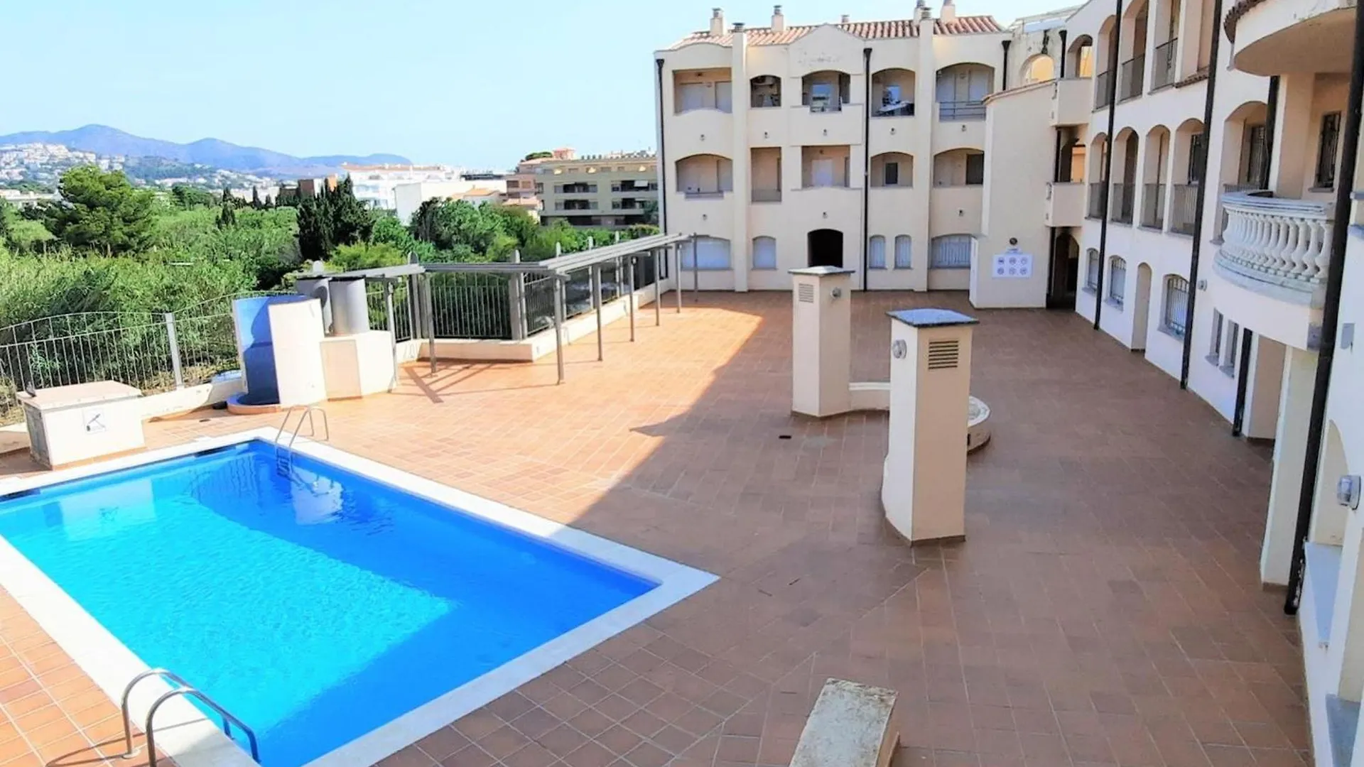 Apartamento En Llanca Con Piscina Comunitaria Y Terraza, A 10 Minutos De La Playa - Es-170-32