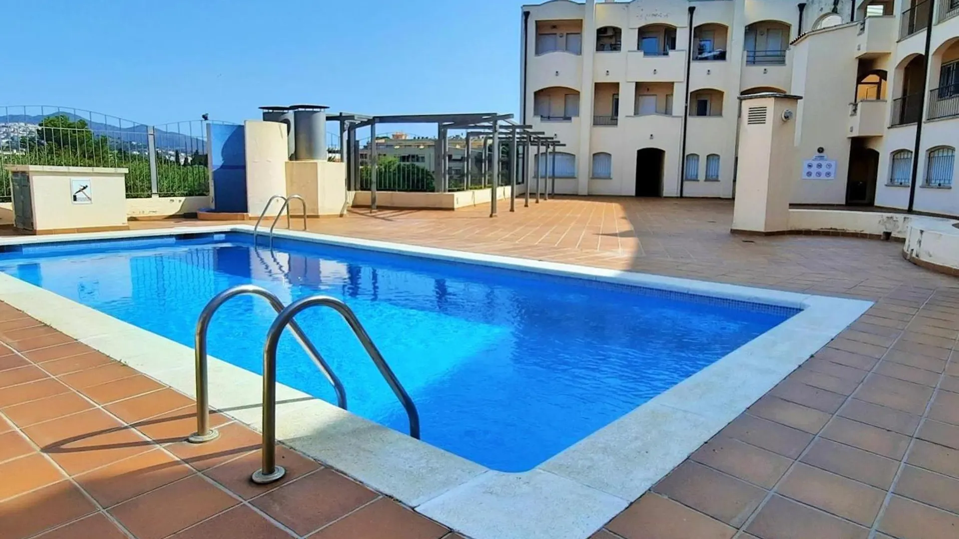 Apartamento En Llanca Con Piscina Comunitaria Y Terraza, A 10 Minutos De La Playa - Es-170-32